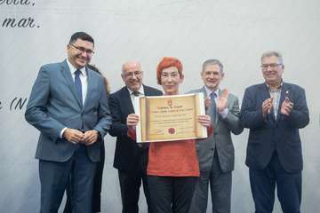 El Cabildo homenajea a varios teldenses en su brindis navideño (Foto TA)